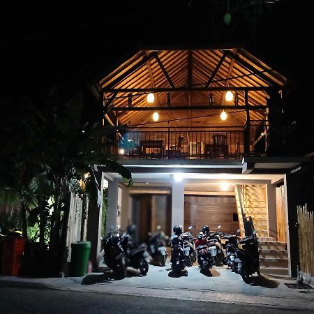 Happy Penida Hostel Toyapakeh Buitenkant foto